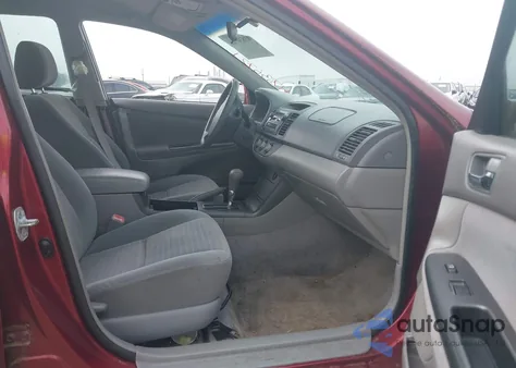 2005 Toyota Camry Le z USA, uszkodzony, nr VIN 4T1BE32K45U020290